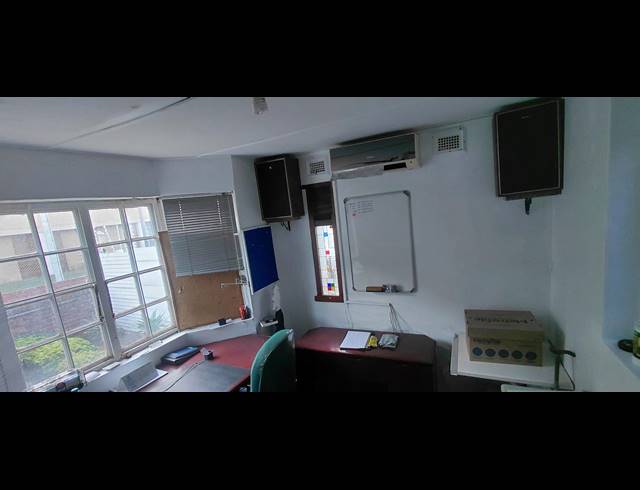 100M² OFFICE TO LET IN OVERPORT